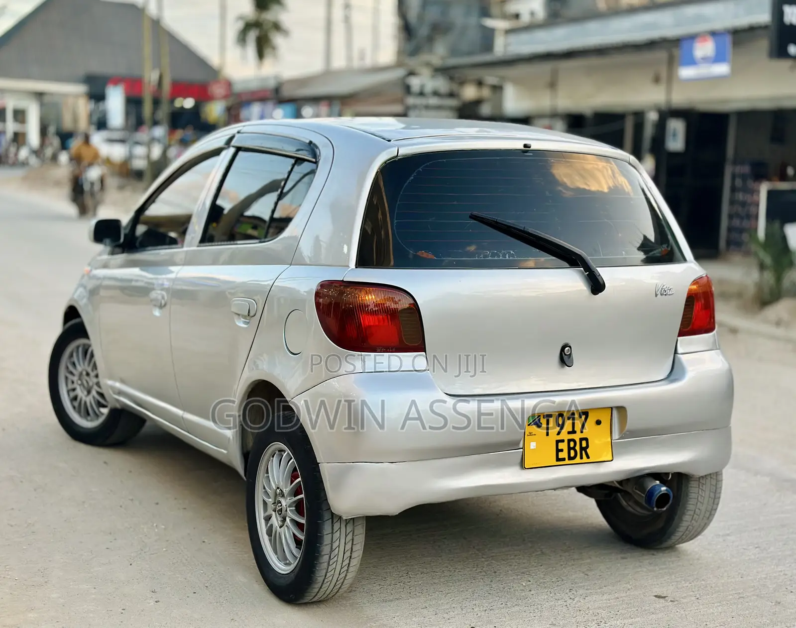 Toyota Vitz 2002 Silver