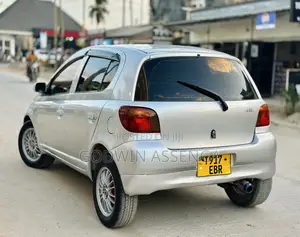 Toyota Vitz 2002 Silver