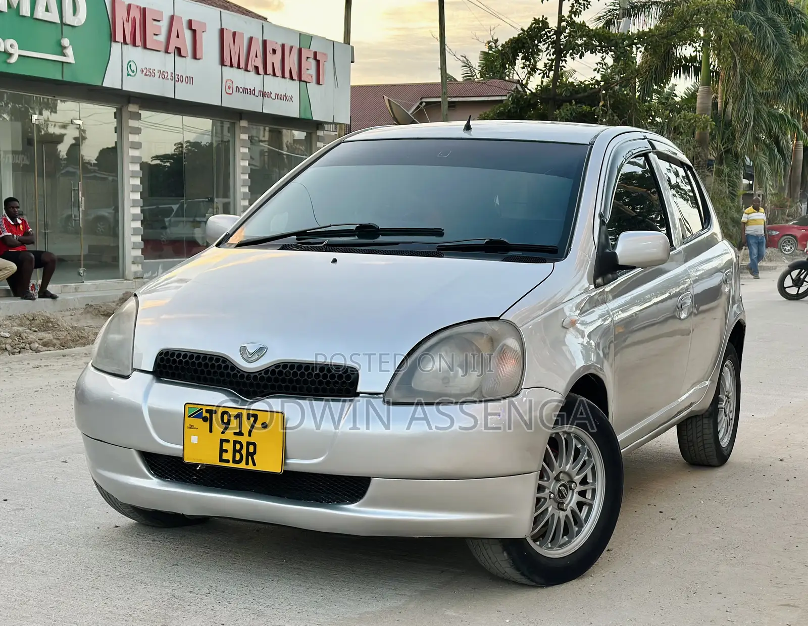 Toyota Vitz 2002 Silver