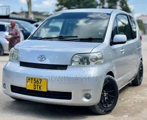 Toyota Porte 2005 Silver