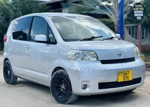 Toyota Porte 2005 Silver