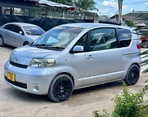 Toyota Porte 2005 Silver