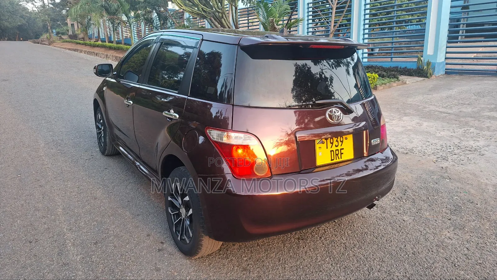Toyota IST 2006 Burgundy