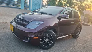 Toyota IST 2006 Burgundy