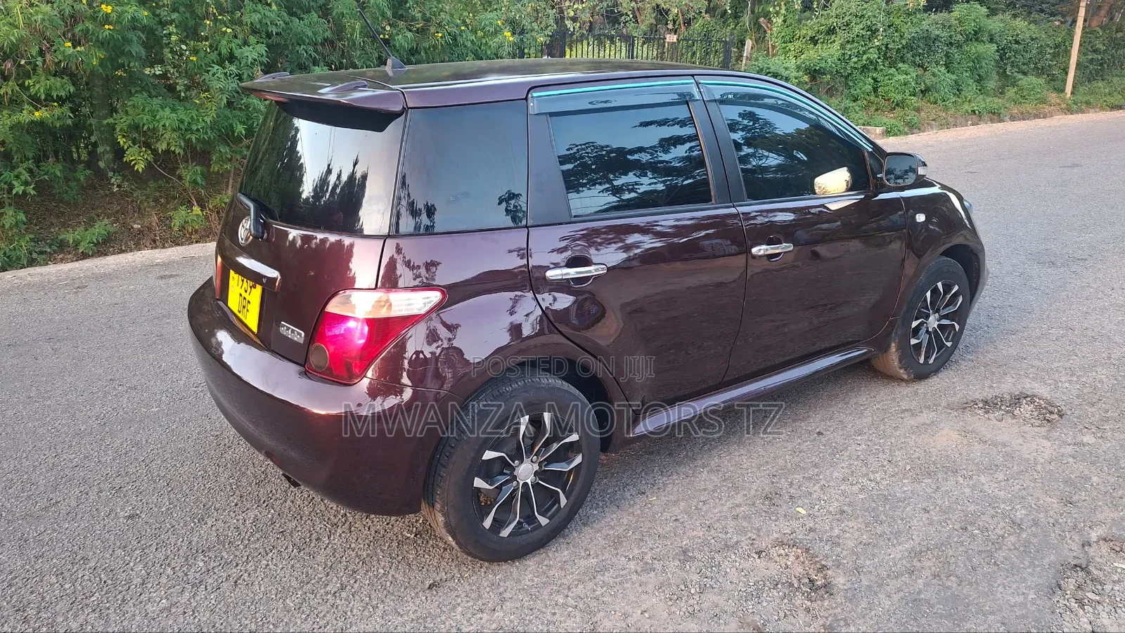 Toyota IST 2006 Burgundy