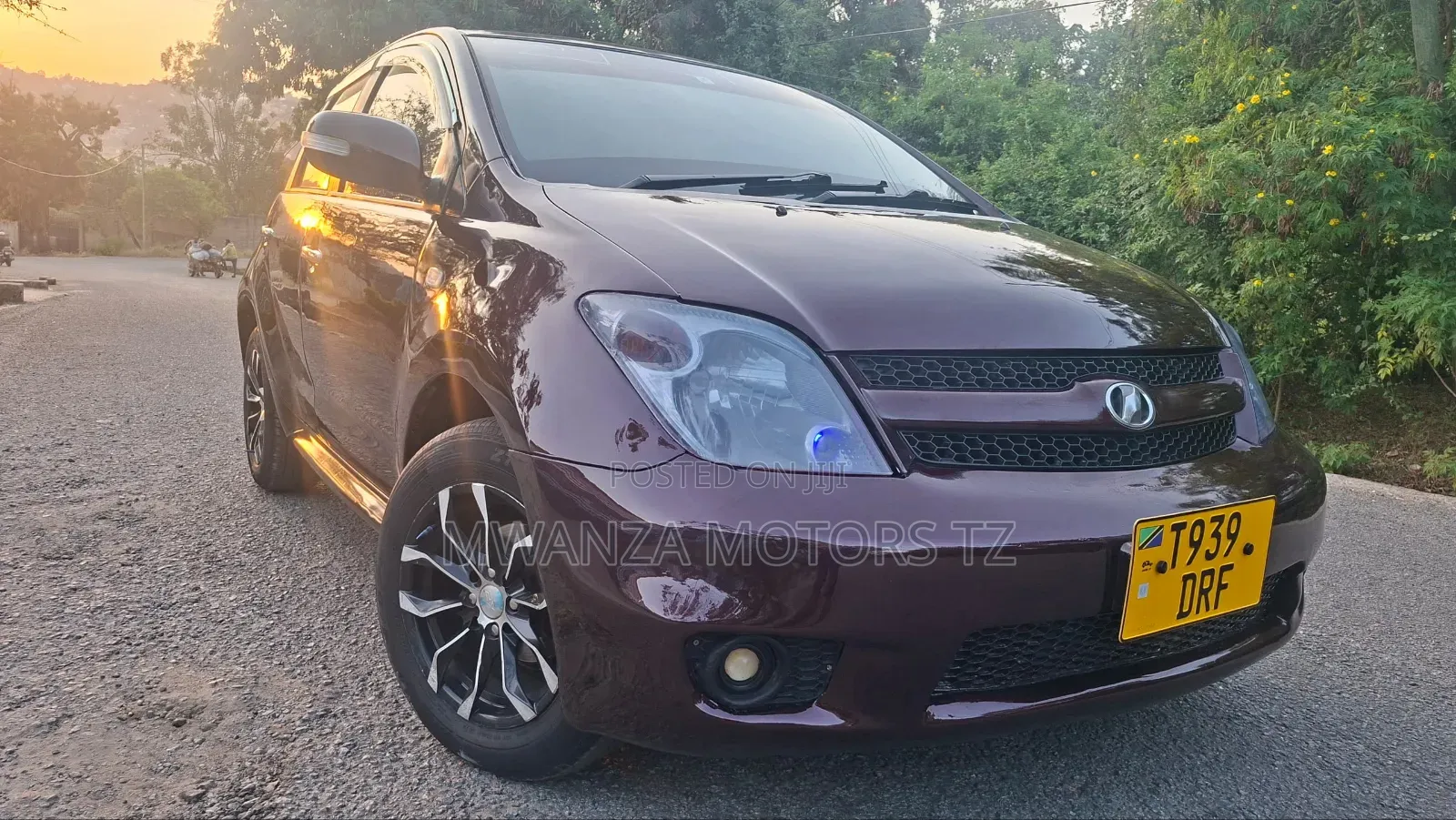 Toyota IST 2006 Burgundy