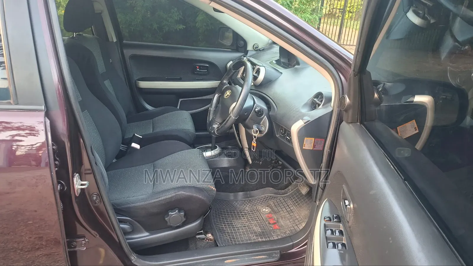 Toyota IST 2006 Burgundy