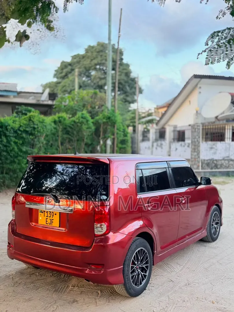 Toyota Corolla Rumion 2009 Red