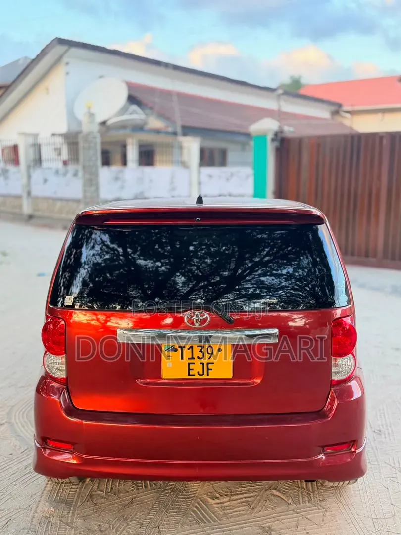 Toyota Corolla Rumion 2009 Red