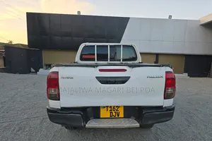 Toyota Hilux 2016 White