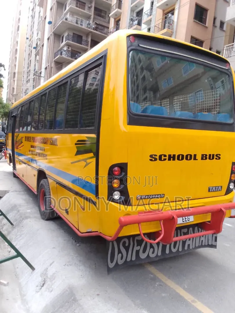 Tata Starbus Ultra Skool 2006 Yellow