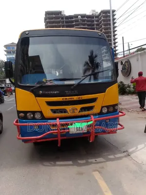 Tata Starbus Ultra Skool 2006 Yellow