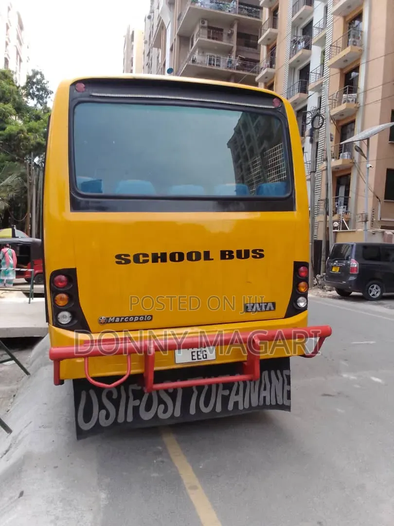 Tata Starbus Ultra Skool 2006 Yellow