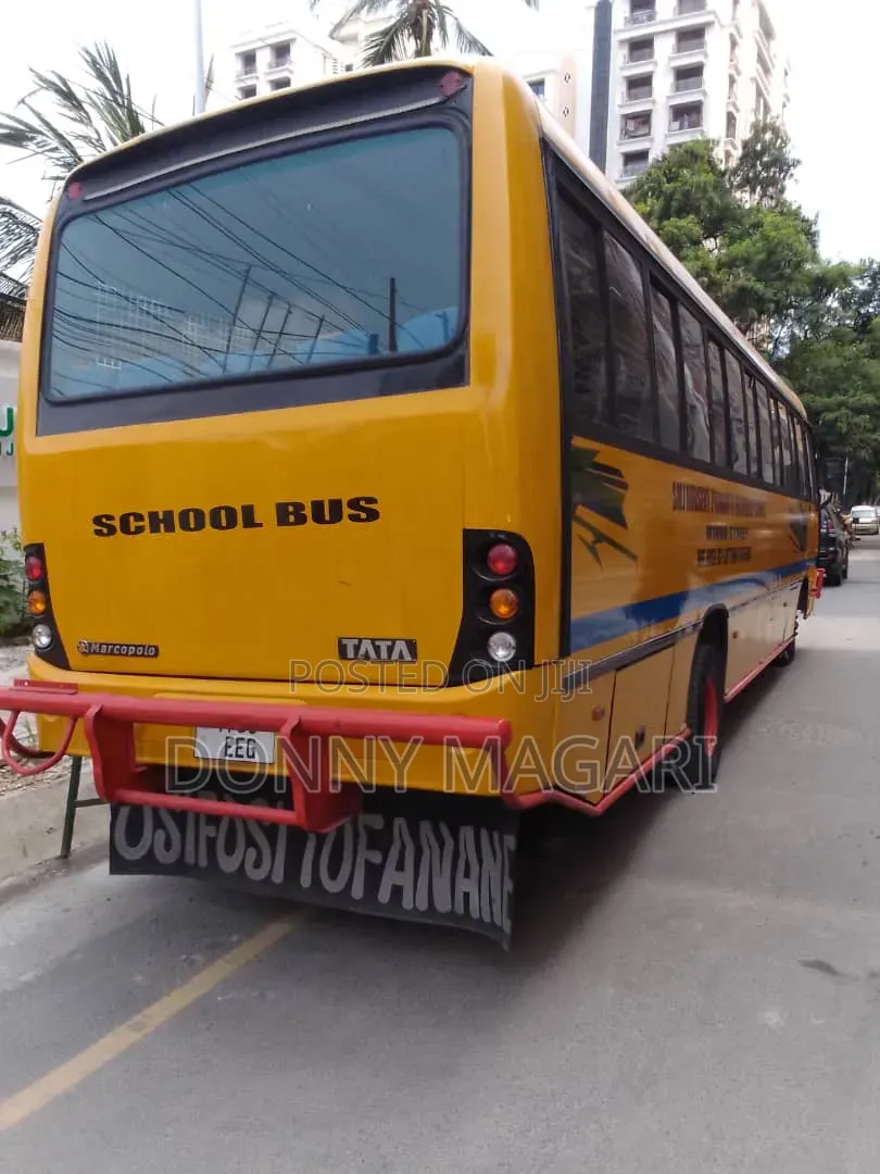 Tata Starbus Ultra Skool 2006 Yellow
