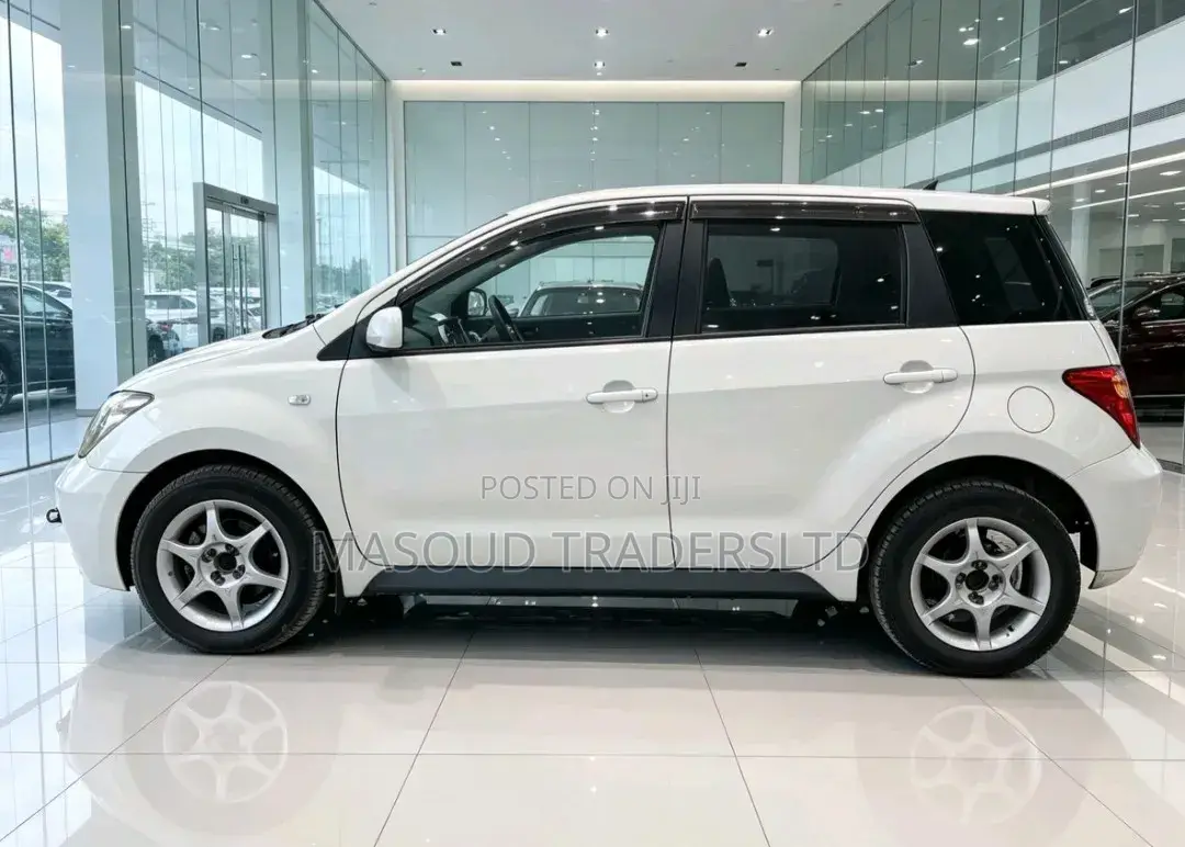 Toyota IST 2004 Off white
