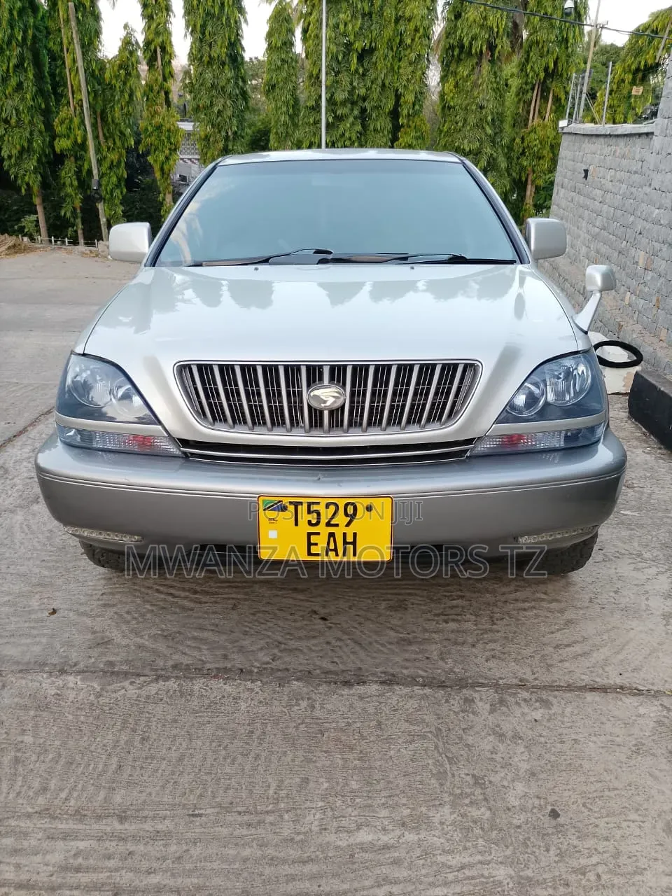 Toyota Harrier 2001 Silver