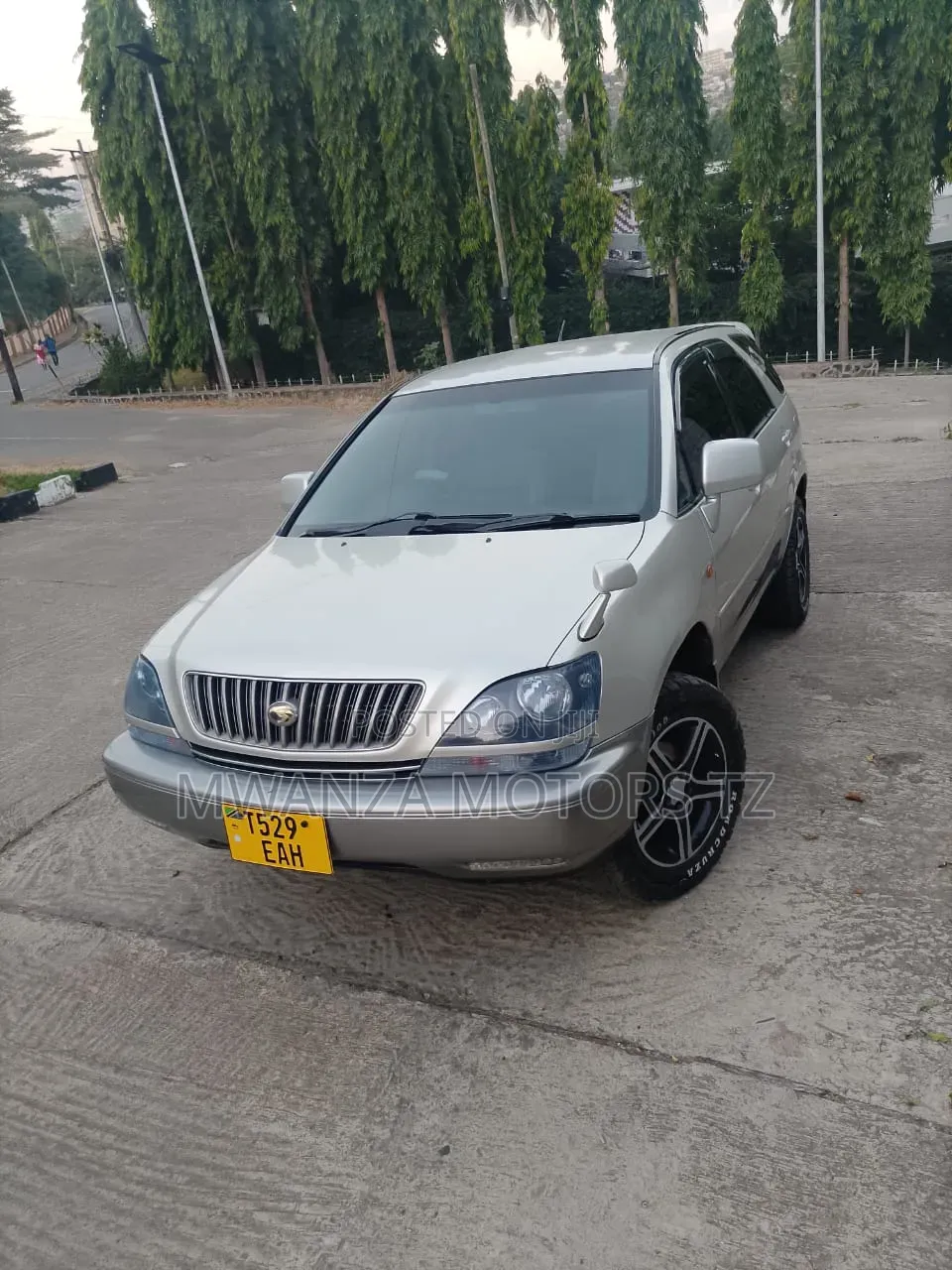 Toyota Harrier 2001 Silver