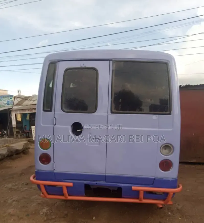 Mitsubishi Fuso Rosa 2004 Blue