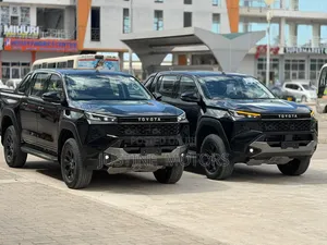 Toyota Hilux 2025 Black