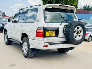 Toyota Land Cruiser 2004 Pearl