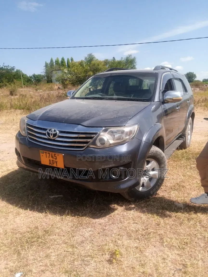 Toyota Fortuner 2005 Gray