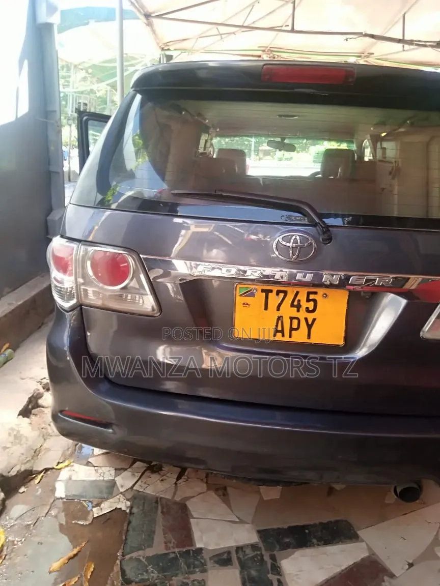 Toyota Fortuner 2005 Gray