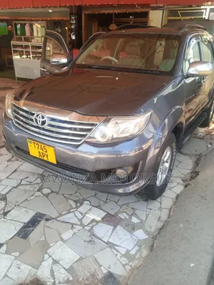 Toyota Fortuner 2005 Gray