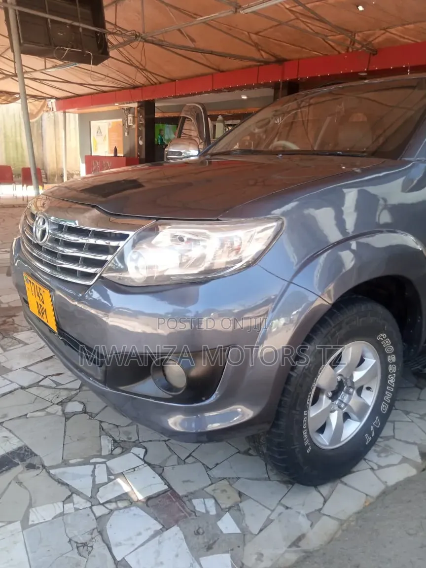 Toyota Fortuner 2005 Gray