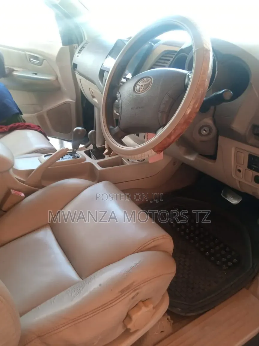 Toyota Fortuner 2005 Gray