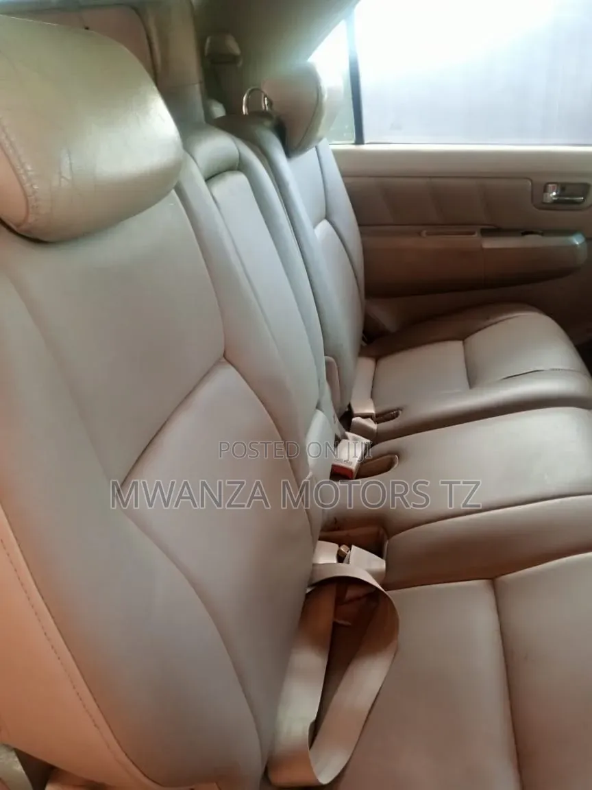 Toyota Fortuner 2005 Gray