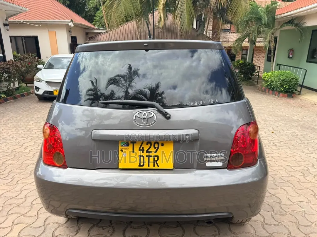 Toyota IST 2005 Gray