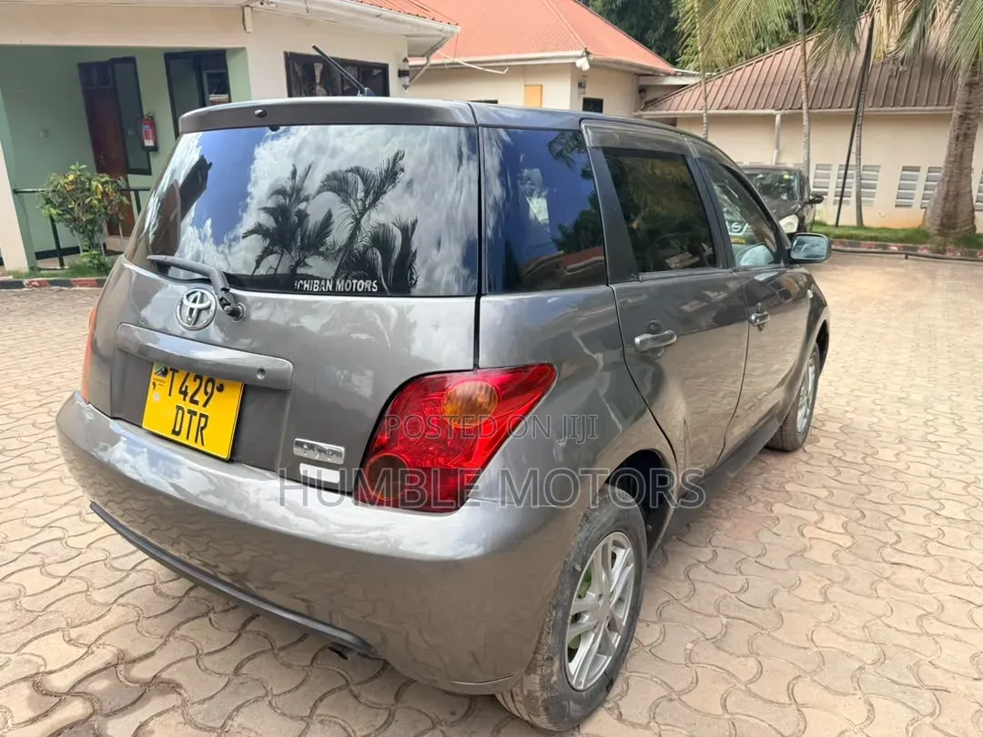 Toyota IST 2005 Gray