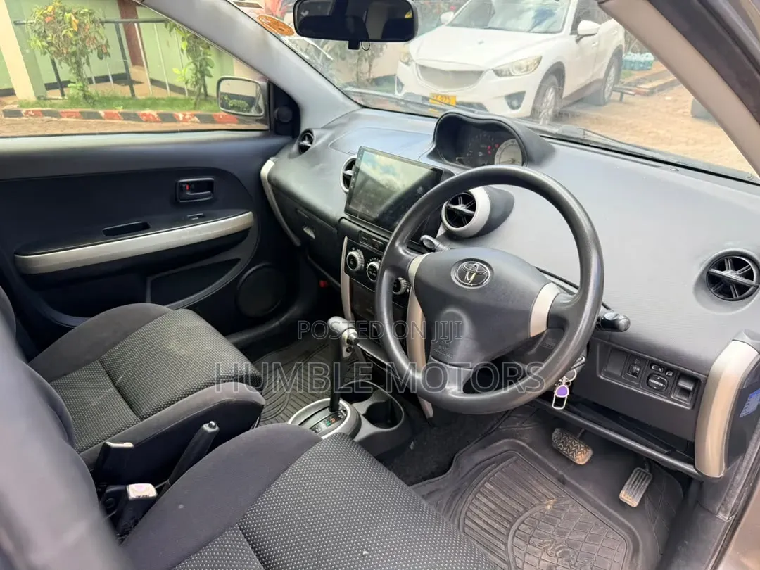 Toyota IST 2005 Gray