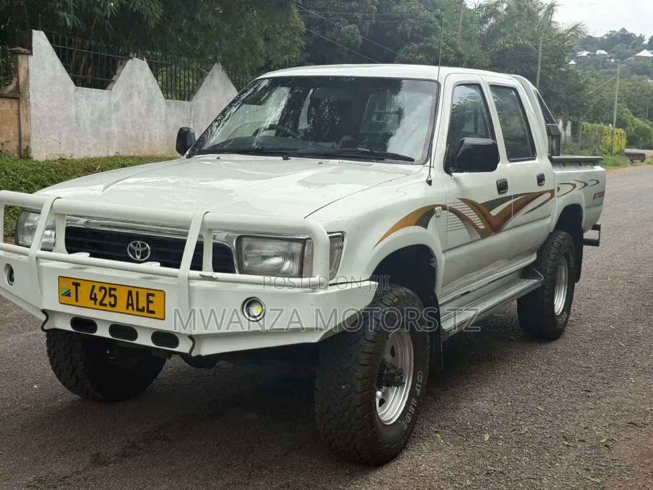 Toyota Hilux 2000 Off white