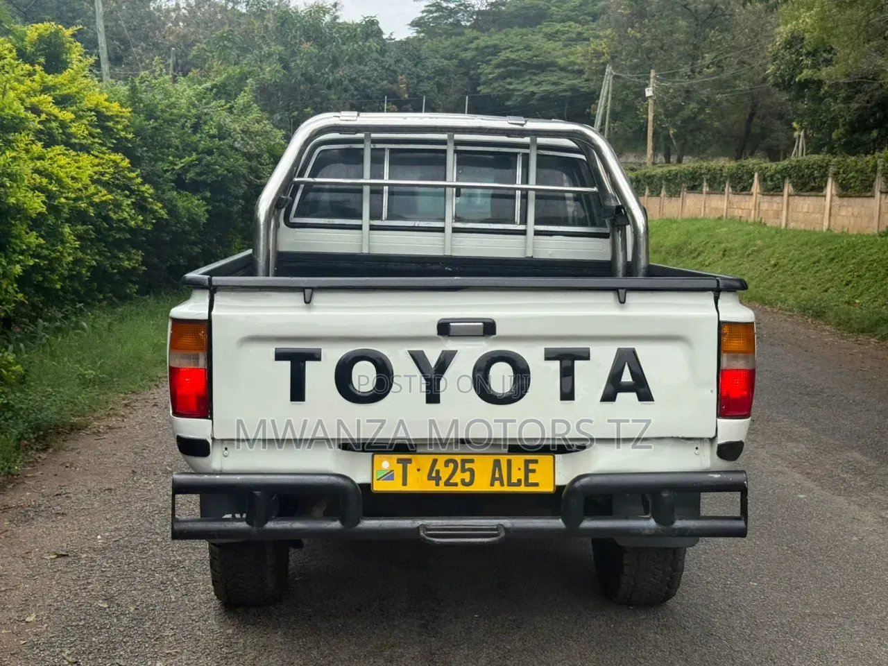 Toyota Hilux 2000 Off white