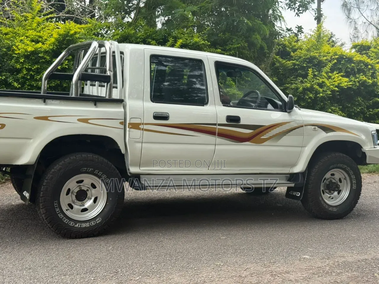 Toyota Hilux 2000 Off white