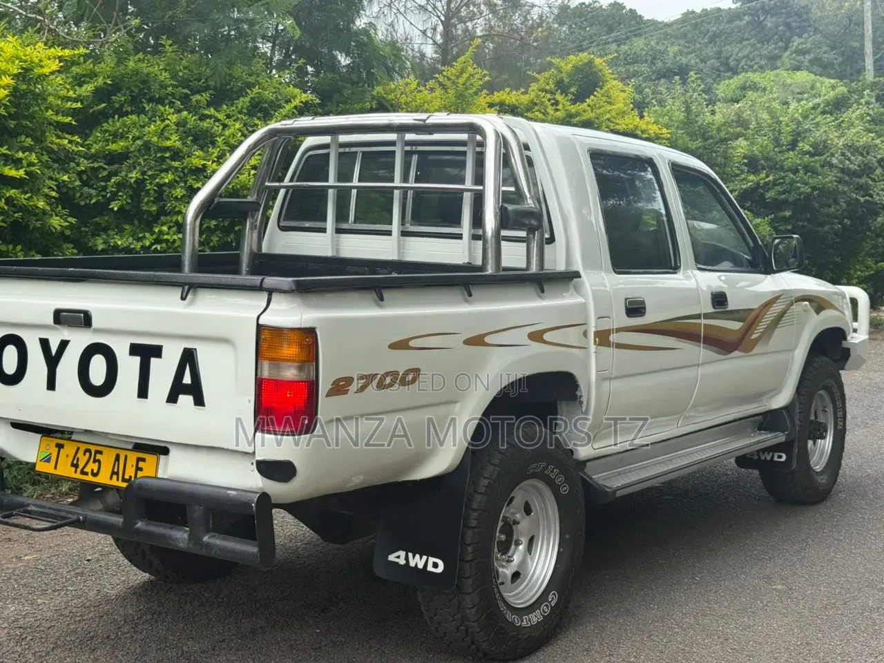 Toyota Hilux 2000 Off white
