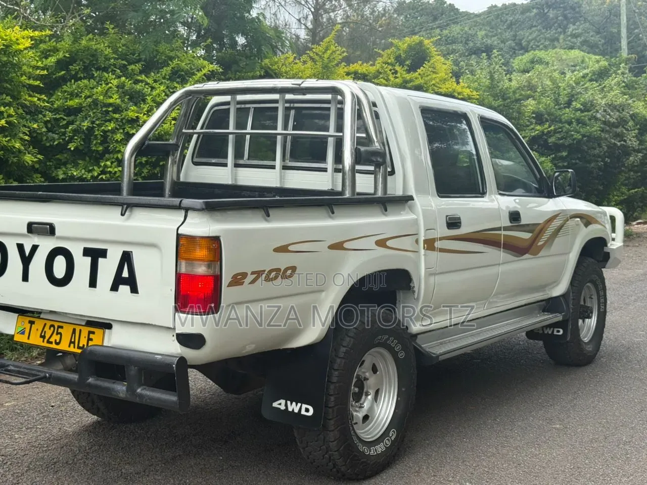 Toyota Hilux 2000 Off white