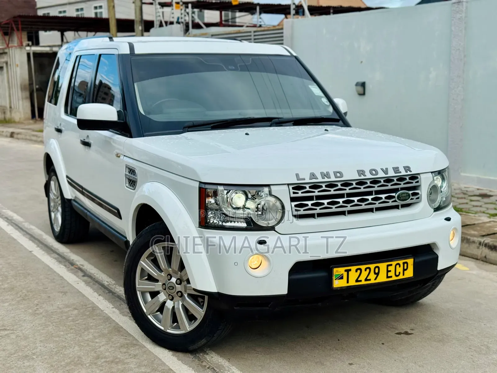 Land Rover Discovery 2013 Pearl