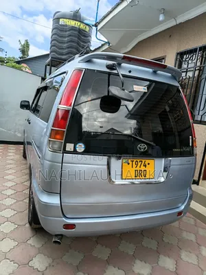 Toyota Noah 2001 Silver