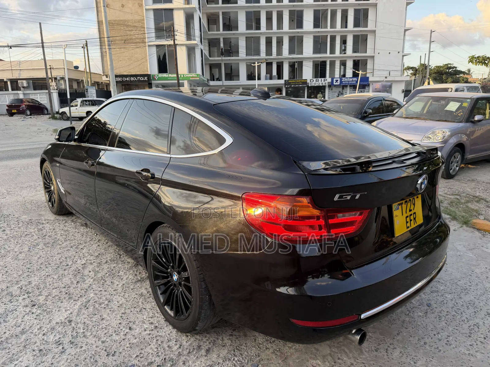 BMW 320i Sedan RWD 2013 Black