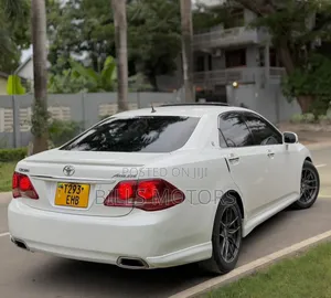 Toyota Crown 2009 White