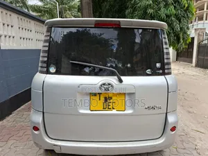 Toyota Sienta 2004 Silver