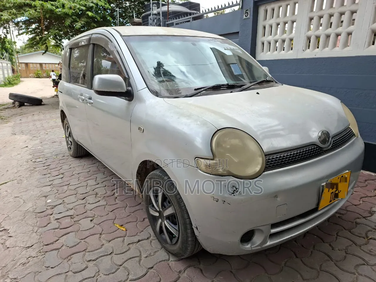 Toyota Sienta 2004 Silver