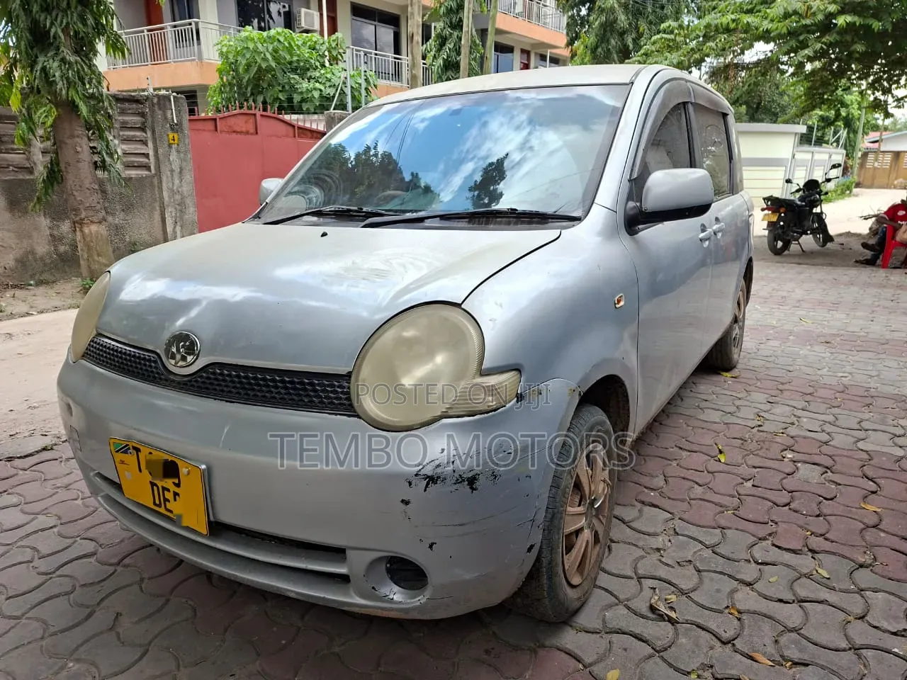 Toyota Sienta 2004 Silver