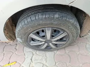 Toyota Sienta 2004 Silver