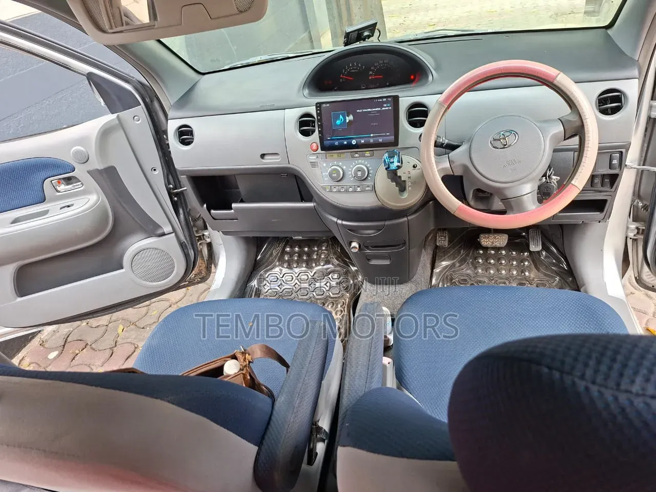 Toyota Sienta 2004 Silver