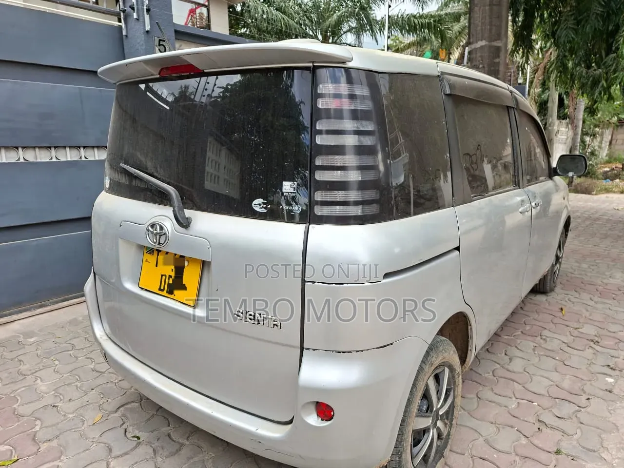 Toyota Sienta 2004 Silver
