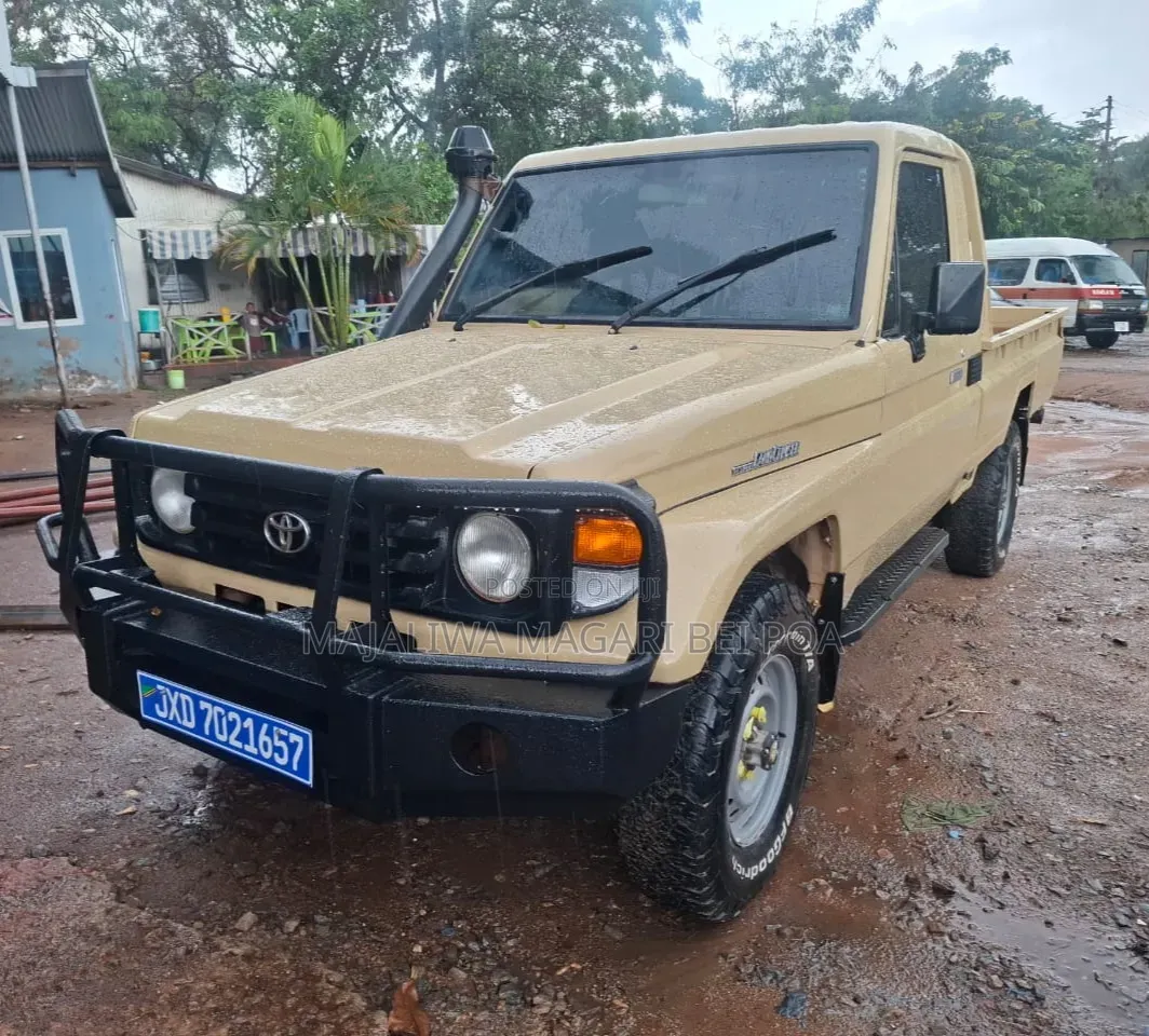 Toyota Land Cruiser 1978 Gold