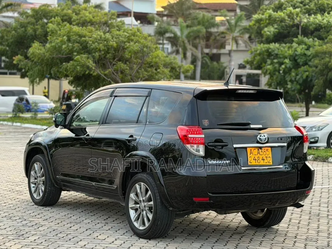 Toyota Vanguard 2016 Black